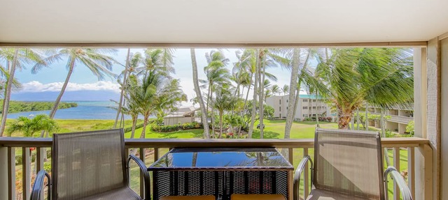 Ocean view condo with shaded lana'i, WiFi & shared pool, tennis, grills, cabana