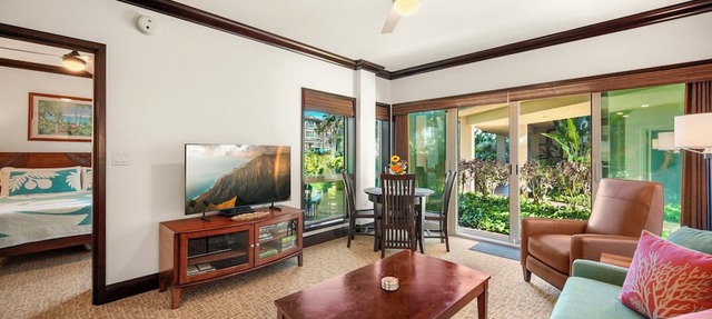 Luxurious 1BR Garden Unit, AC, Steps to Beach, Waipouli Resort in Kapaa