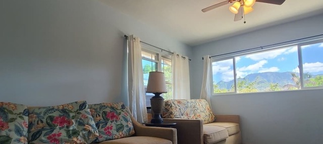 Spacious North Shore cottage with lush mountain scenery in the country!