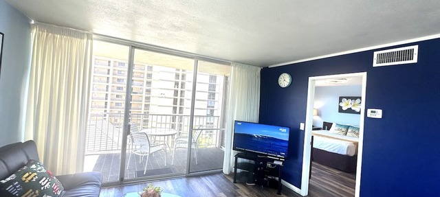 Spacious 2bedroom/2bath Beach Front Condo
