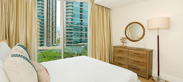 LUXURY 2-Bed Condo, Kitchen, Wi-Fi, Parking, W/D, AC, LEGAL Monthly Rental!