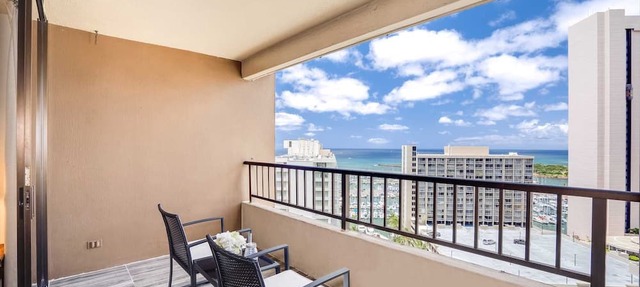 Monthly- Discovery Bay 2203 Ocean/Sunset/Marina/City Views - Q Bed/Twin Sofabed
