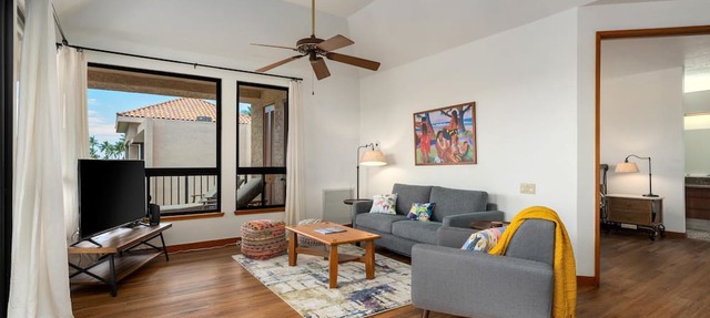 Updated 1-Bed 1.5-Bath Mountain Views Near Beach