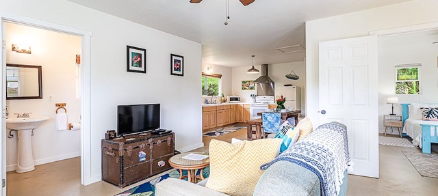 Jungle Bungalow - A lovely space to stay for island fun!