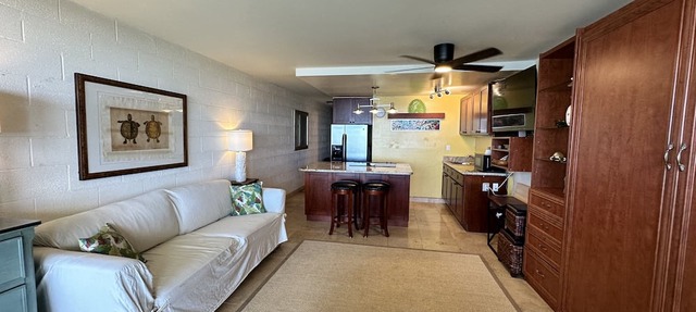 DIRECT SANDY BEACHFRONT just steps away fr the patio.Ground Fl.condo 1bed2ba2pkg