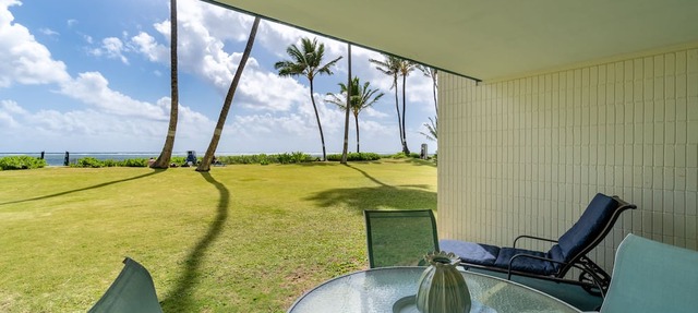 Oceanfront & Ground floor- sleep to the sound of waves!