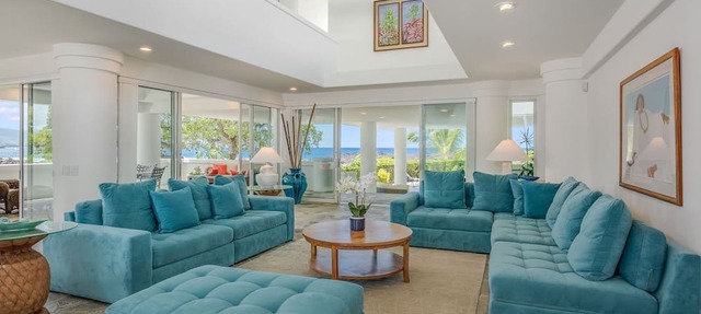 Fabulous Waterfront Modern Home on the Keiki Beach, Walking Distance to Town