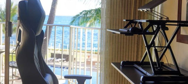 Upgraded Makaha remote work and surf oceanfront condo