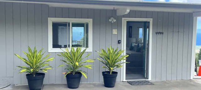 Beautiful Hawaiian Studio with Panoramic Views