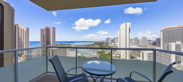 Watermark - Luxury 2BD/2BA/1PA on 22nd floor with an Ocean View!