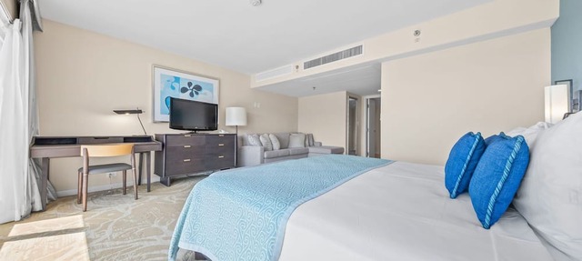 Refurnished! 33rd Floor RARE Executive Suite 2BR/2.5BA w/Kitchen & Laundry