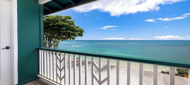 Exquisite Bali-Style Beachfront, Two Master Suites