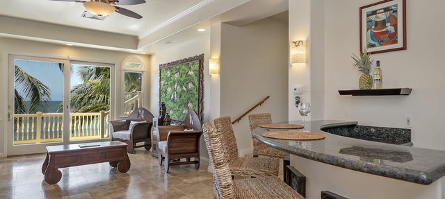 Large Family Retreat on Calm Swimming Beach, A/C