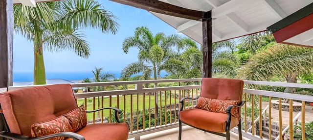The “Promise Tree” is a great family gathering place in Kailua Kona!