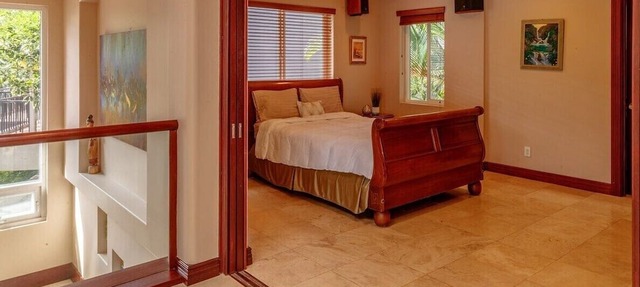 Sea Breeze Manor - Ocean Views from most rooms! AC