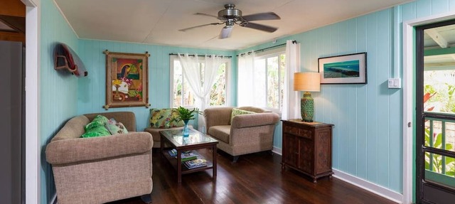 Charming Beach Cottage by Mama's Beach