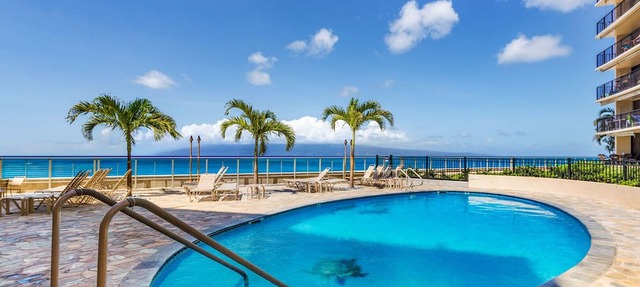 Gorgeous Ocean Views, Island Charm - Hololani B201- Beach gear included