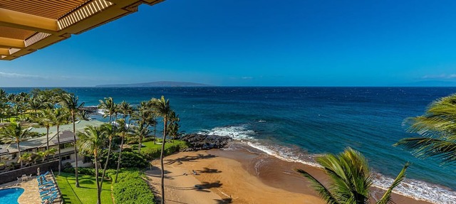 Oceanfront Maui condo w/pool, hot tub and lanai views