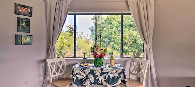 Hilo Couples Retreat ~ 6 Miles to Honoli'i Beach!