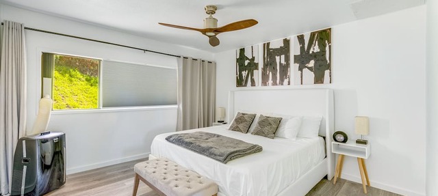 Newly Renovated Condo with SUP Paddle Boards and Golf Clubs Included
