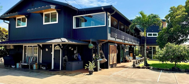 3 Bedroom 3.5 Bathroom Ocean View House. A Short Walk To Paia Town & Beaches!
