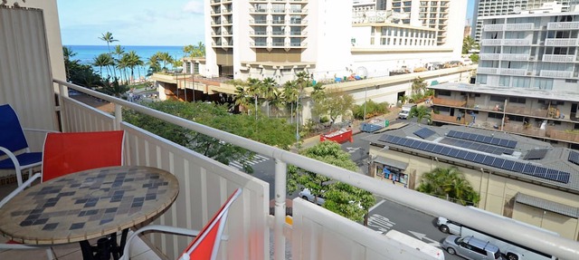 Sea Shore 75 Steps from Waikiki Beach and Sleeps 1 - 3!