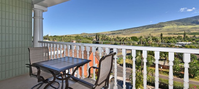 Sweeping Mountain Views from Lahaina Shores Studio ~ Sleeps 2