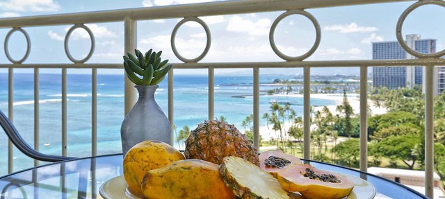 Beachfront Location with GREAT View! Washer/Dryer, Washlet, A/C, Wi-Fi!