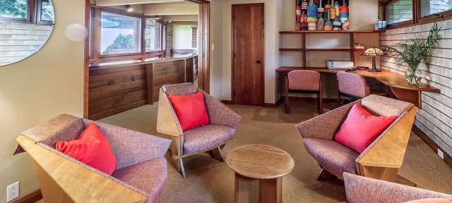 Frank Lloyd Wright Designed Home in Beautiful Location!