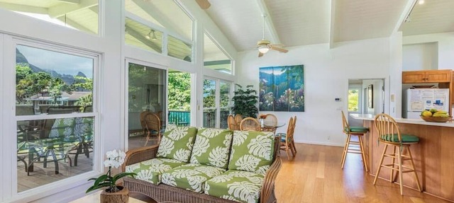 Haena Sunrise, Great Mountain & Waterfall Views, 2-Minute Walk to Beach