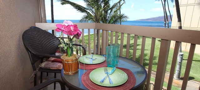 OCEANFRONT RESORT- WHALES+LOW WINTER RATES- Kihei Sands Beachfront Condo-B10