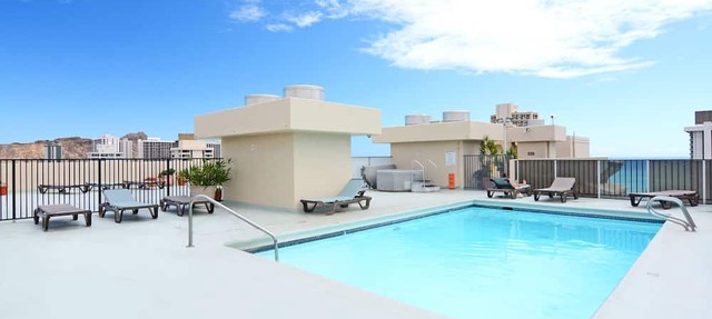 Comfy Studio with AC, FREE Parking & Wi-Fi, Pool & BBQ Area! Close to Beach!