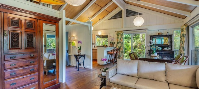 Hale Pua Kai, Comfortable Hawaiian Style Home