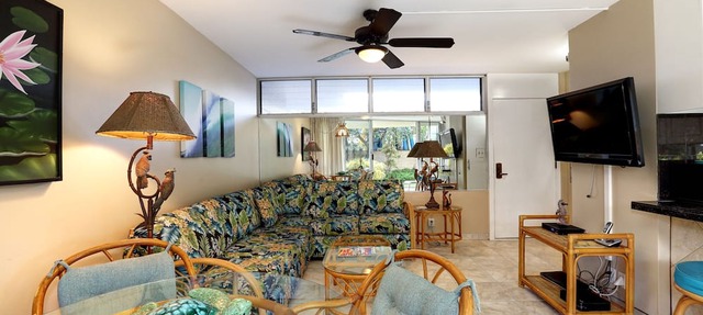 Tropical Paradise at Kamaole Nalu #102 - Steps from Kam 1 & 2 Beaches!