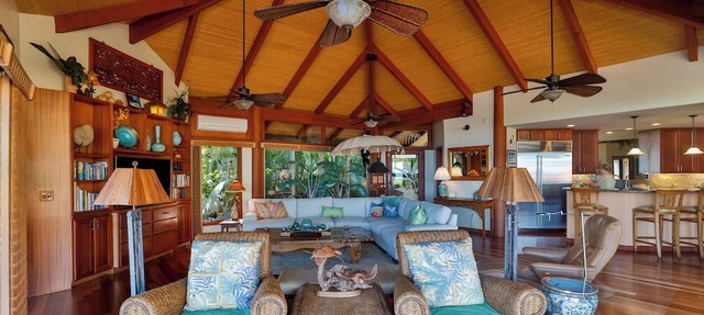 Beach Front w/heated salt water pool and hot tub