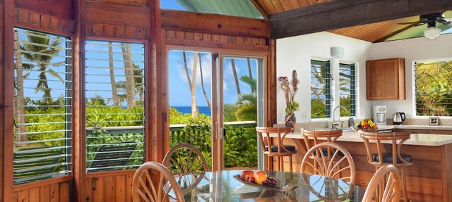 Waiohonu Lush, tropical foliage, Beachfront Home