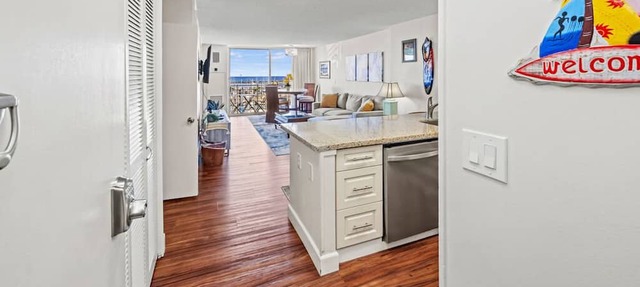 Aloha Condos, Ilikai Marina, Condo 786, Oceanfront, AC