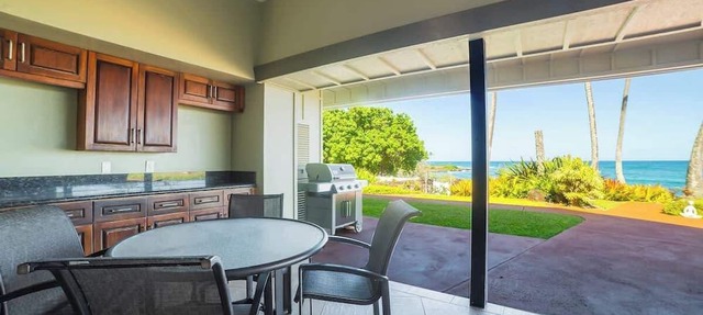 Breathtaking Sunrise View Oasis 3 Bedroom Sleeps 6, Oceanfront Luxury, Pool & AC