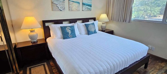 OCEAN and MOUNTAIN view corner 2 bdrm unit - Royal Kahana 220