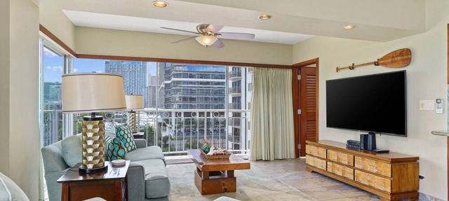 Luxury 2-Bed/2-Bath Corner Waikiki Shore Condo w/Ocean Views! FREE Parking!