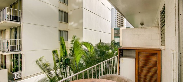 Surfer's Dream Condo w/Full Kitchen - Free Wifi, Sleeps 4
