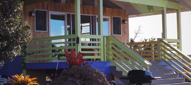Bungalow with spectacular ocean view from lanai and private hot tub