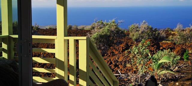 Bungalow with spectacular ocean view from lanai and private hot tub