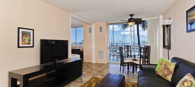 Waikiki Marina-Front Condo! Ocean & Fireworks View, Central AC, Full Kitchen!