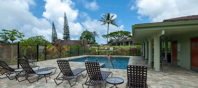 Spacious Home Great for Large Groups - Walk to Beaches/Groceries/Shopping