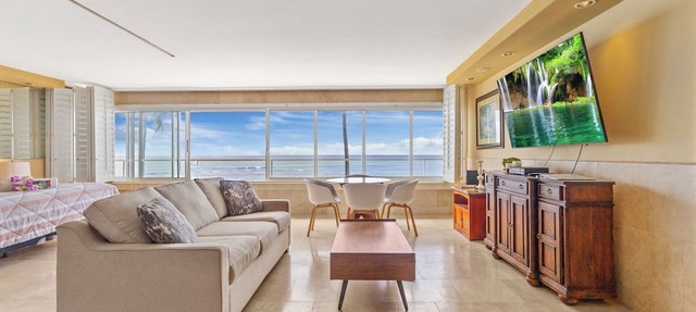 Beautiful corner unit on the Gold Coast!