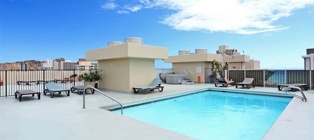 High Floor with Ocean View! Bedroom A/C, W/D, Wi-Fi, Pool, FREE Parking!