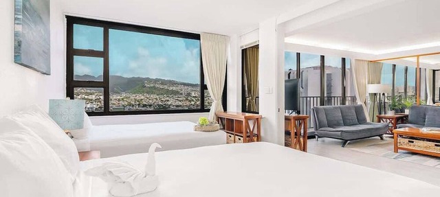 Waikiki condo w/pool & free parking