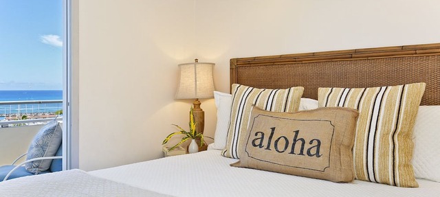 Luxury Oceanside/Beauty, FREE Parking/Wi-Fi, 2/2, AC, W/D, Washlet, Sleeps 6