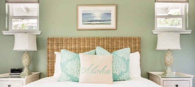 Luxury cottage, private, saltwater spa🌺walk to beach, dining,shops